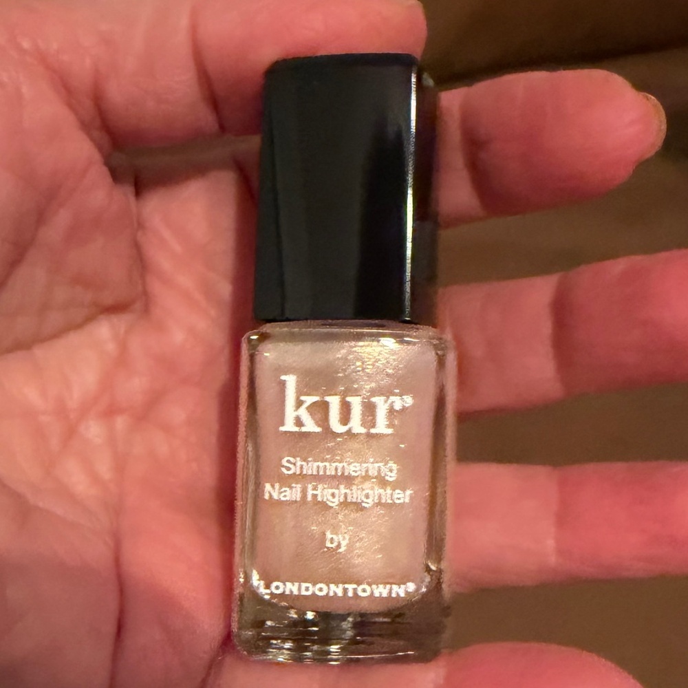 LONDONTOWN Shimmer Nail Highlighter -Sunkissed Shimmer Nail Highlighter .40 oz.